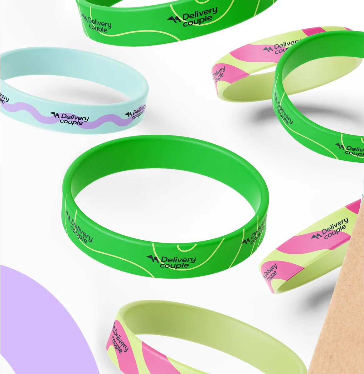 Silikonarmbänder von Delivery Couple in Grün, Pink, Limettengrün und Blau, Merchandise mit Logo