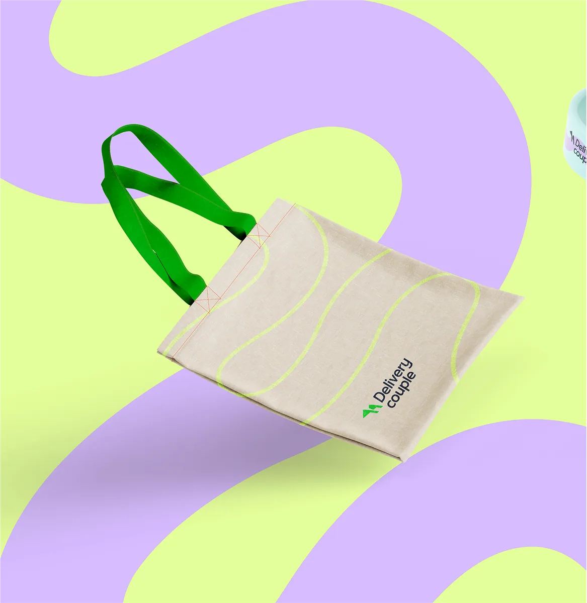 Stofftasche von Delivery Couple mit Logo und Wellenlinien auf lila-limettengrünem Hintergrund
