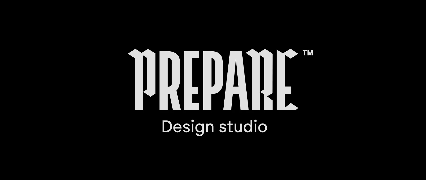 Logotyp von PREPARE Design studio in kantigem, eigens gezeichnetem Lettering auf schwarzem Hintergrund