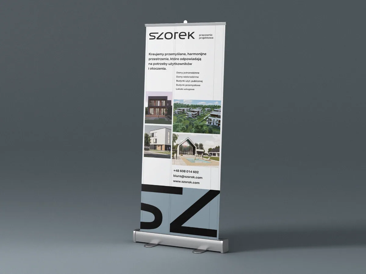 Roll-up von SZOREK mit Logo, Visualisierungen von Architekturprojekten und SZ-Monogramm